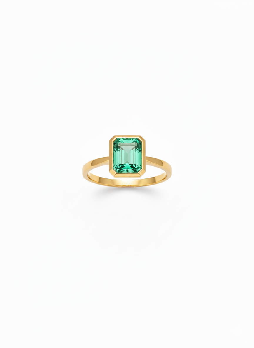 Ring with emerald, gold and diamond 18 carat